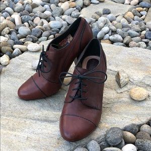 Fossil ladies leather lace up shoes
